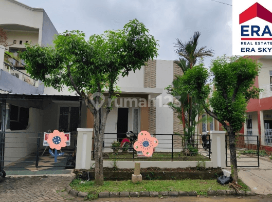 Rumah Cantik 1 1/2 Lantai Bangunan Rapi Siap Huni Di Kemang Pratama Kota Bekasi 1