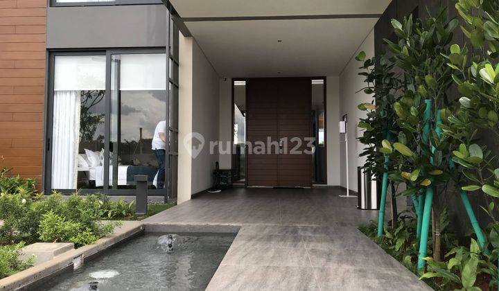 Di Jual Rumah Baru Super Mewah Lyndon Bsd City 19x35 3 Lantai Double Ceiling Unblocking View Danau Navapark Standard Developer Tangerang 2