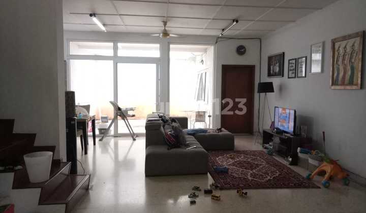 Rumah Good Location Jl. Kerinci - 4 BR 300 m² Furnished - Sri Pangestuti 0819xxxxxxxx, Jakarta Selatan