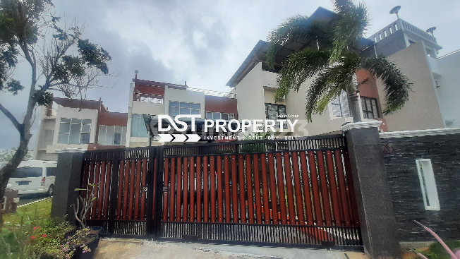 Rumah New Ocarina 2.5 lantai Furnish Hadap Timur