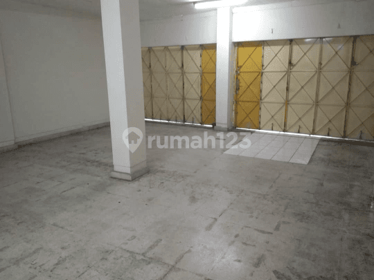 rumah plus shorum di pinggir jalan Slamet Riyadi Surakarta 2