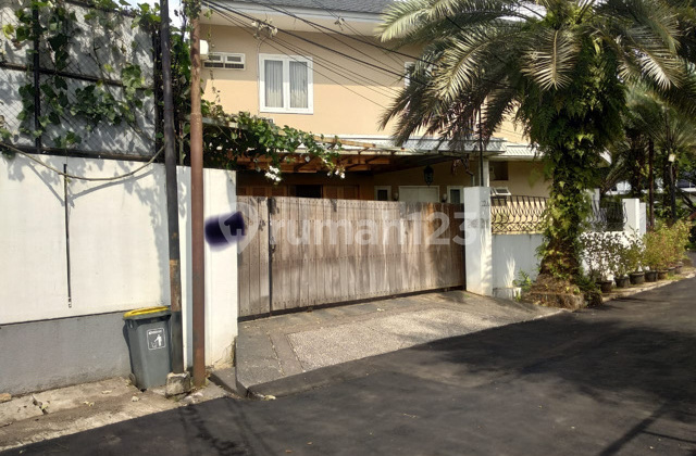 rumah mewah, cocok untuk hunian Di Kemang Timur . 2