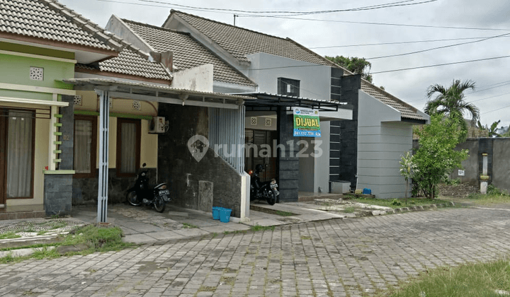 Rumah Second Siap Pakai Di Solo Baru 1