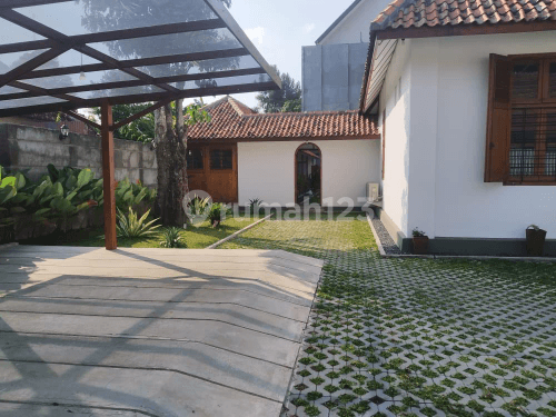 Rumah Asri dan Hijau di Kotabaru, kawasan Premium & Jantung kota Yogyakarta.Lingkungan tenang & nyaman.Jarang ada.Untuk investasi, laku keras bila disewakan utk bisnis/ usaha. 2