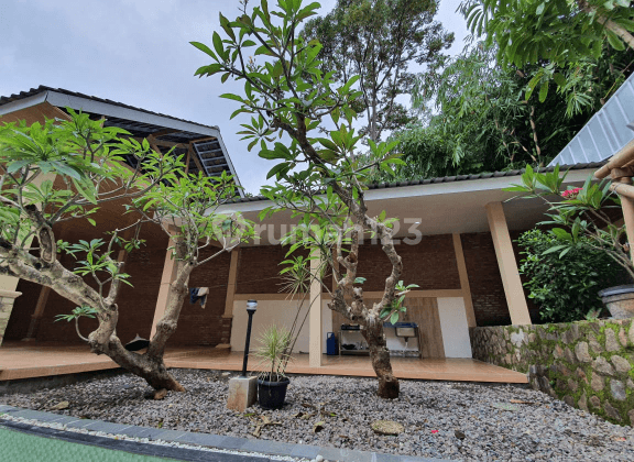 Rumah Vila Cantik + kebun buah + kolam renang  di Mojogedang Karanganyar 1