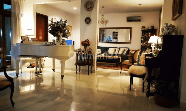 ruang keluarga rumah asri luas siap huni