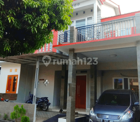 Rumah cantik 2 lantai di Graha Raya 1