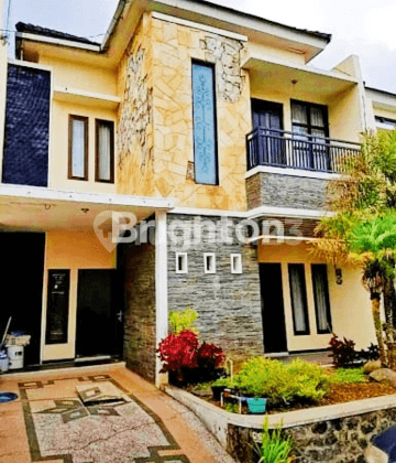 Rumah/Villa bagus modern 2 lt View eksotik di Agro kusuma Batu 1