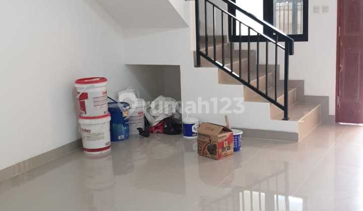 Rumah Baru 3 Lantai di Tanjung Duren Jakarta Barat 2