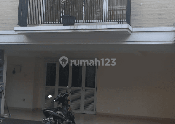 Rumah Minimalis ada Private Pool di Pejaten Jakarta 2