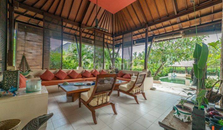 LUXURY SPACIOUS FREEHOLD VILLA NEAR BEACH IN GIANYAR VL1908 2