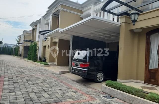 Luxury Townhouse Only 3 Units Left Classic Modern Furnished Exclusive Kebagusan 2