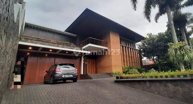 Rumah 2 Lantai Bagus di Ir. H Djuanda, Bandung 1