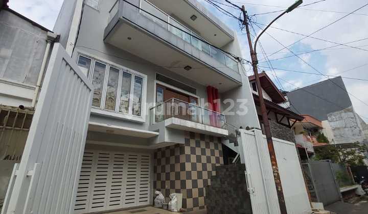 Sunrise Garden, Dekat Kebon Jeruk puri Indah, Jual Rumah Minimalis Modern