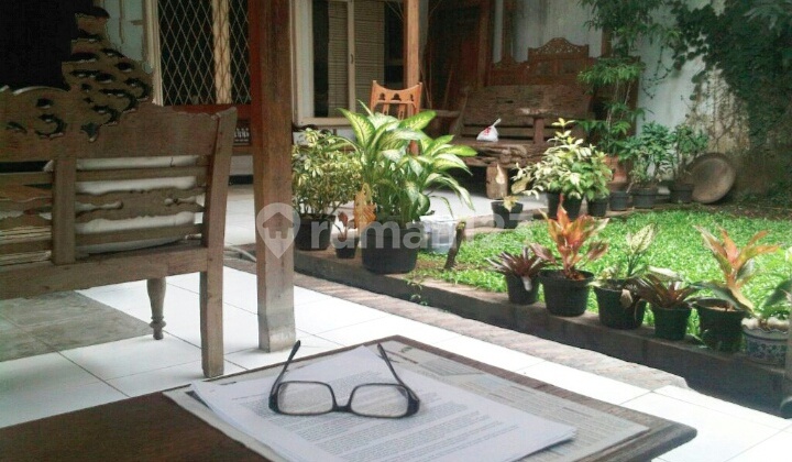 Rumah dengan Lahan Luas di Lokasi Prima Jl. Wijaya, Keb Baru Rumah dengan Lahan Luas di Lokasi Prima Jl. Wijaya, Keb Baru