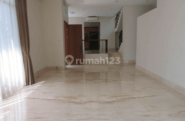 Townhouse Siap Huni 4 Kamar ada Pool di Cilandak Jakarta Selatan 2