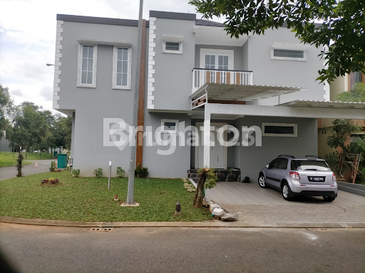 Rumah cantik 2 lantai Bangunan Mandiri di dalam cluster, di pusat kota BSD central/baru, Rumah 2 lantai dengan 4 kamar tidur