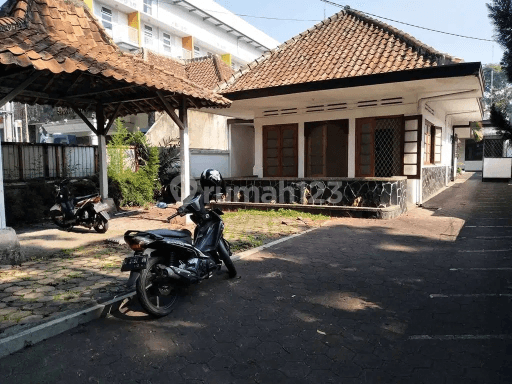 Rumah Antik Belanda Asli terawat di Cipaganti Bandung 1