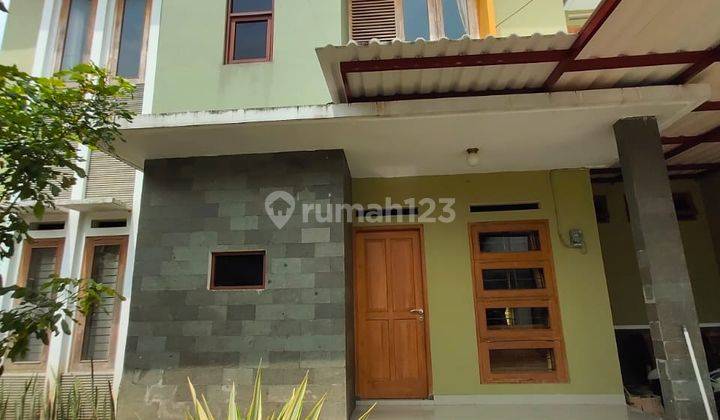 RUMAH HALAMAN LUAS DI PALAGAN MONJALI DLM PERUMAHAN 1