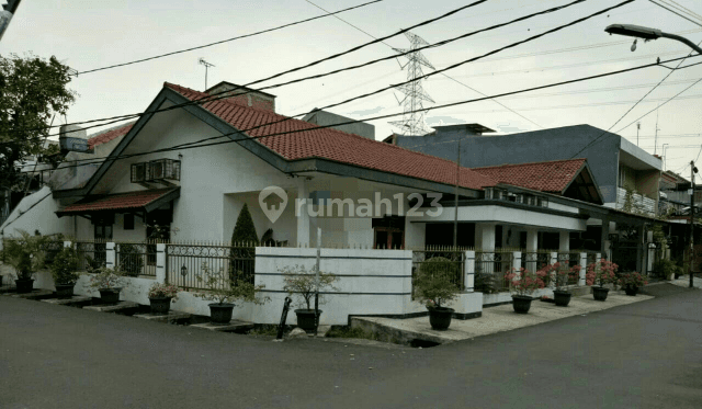 Rumah Lama Luas Bagus terawat. 1