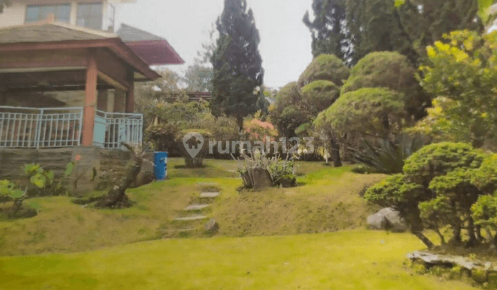 Vila Adem Yang Tamannya Luas Di Vila Istana Bunga, Lembang Bandung 1