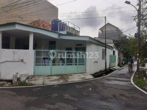 rumah kost2an (posisi hoek) di Jl. Kesehatan V, Petojo, Gambir. 1