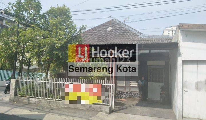 Rumah lama di dekat jalan Pemuda 1