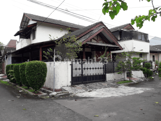 Rumah 2 lantai murah di Pamulang Permai. Tangerang Selatan. Lingkungan nyaman, aman, asri. 1