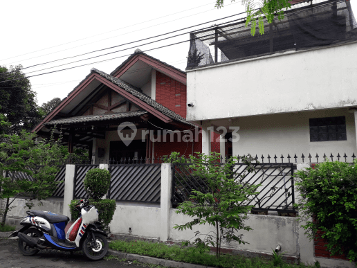 Rumah 2 lantai murah di Pamulang Permai. Tangerang Selatan. Lingkungan nyaman, aman, asri. 2