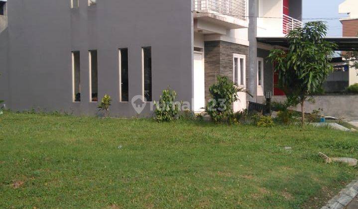 Rumah 2 Lantai Baru Unfurnished Sertifikat Hak Milik di De botanica, Bogor 2