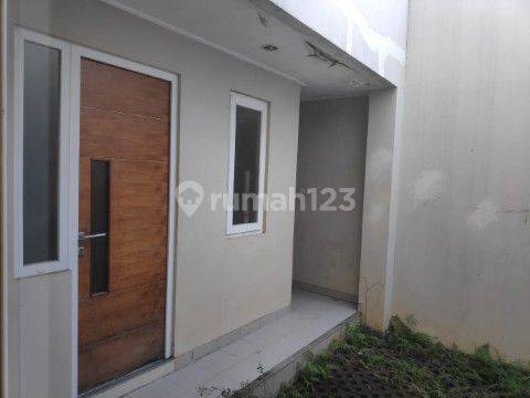 Rumah 2 Lantai Full Furnish Ngesrep Barat Banyumanik Semarang 2