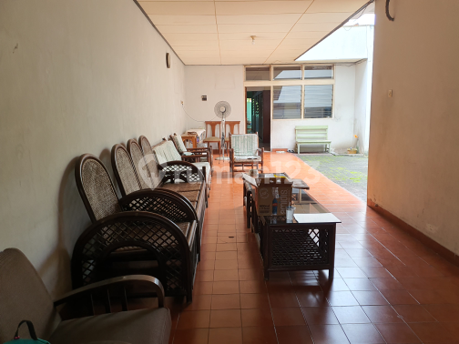 rumah pinggir jalan.besar bebas bnjr.bs resto.kntr..atau sekolah 2