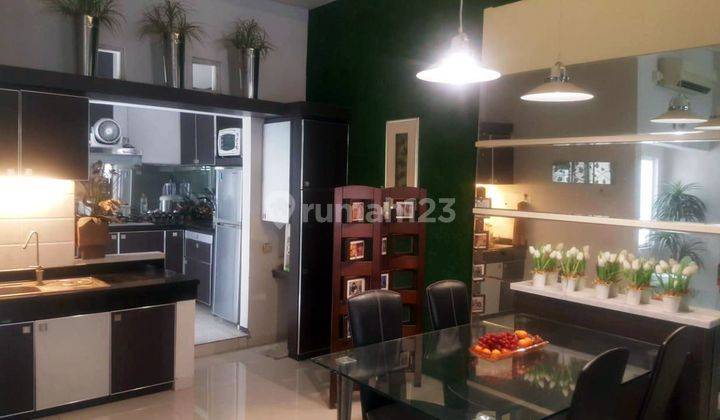 Jual Rumah 2 Lantai, Minimalis Modern, Interior Bagus, Row Jalan depan Lebar, Siap Huni 2