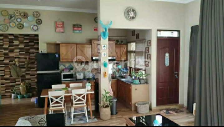 Di  rumah dengan halaman super luas lokasi Ranca Kendal Dago 2