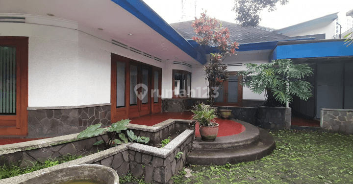 Rumah Gaya Belanda sayap Dago dekat Gedung Sate Bandung 2