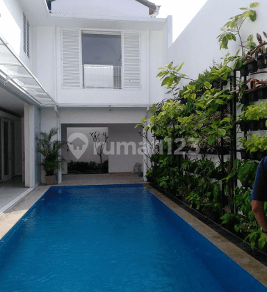 Rumah Cantik dan Asri Dengan Kolam Renang
Di Vila Cinere Mas 2