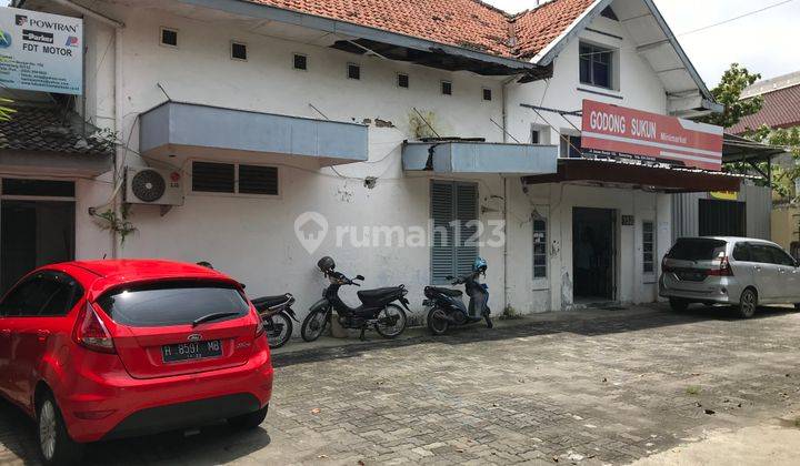 Rumah pinggir jalan raya imam bonjol tengah kota semarang 1