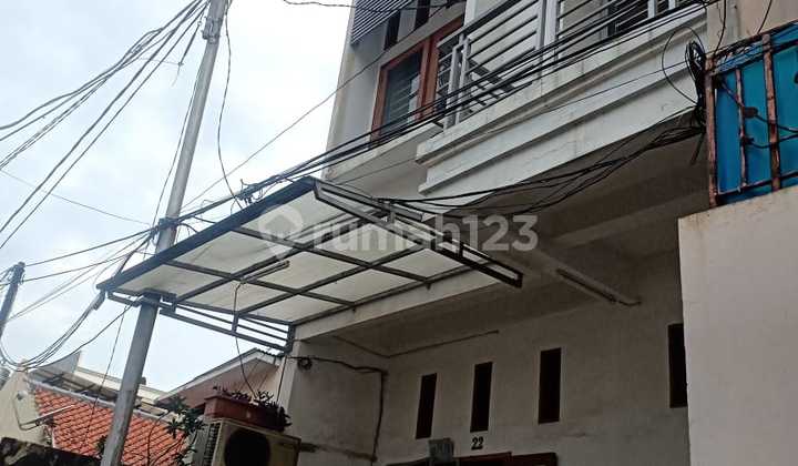 Rumah 3 lantai siap huni di Tanjung Duren Utara,Jakarta Barat