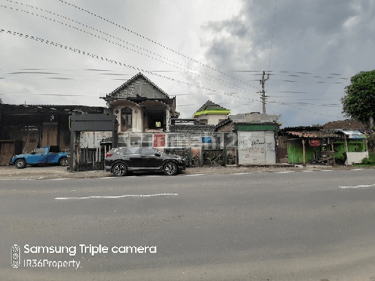 Rumah etnik tepi jalan cocok untuk usaha 1