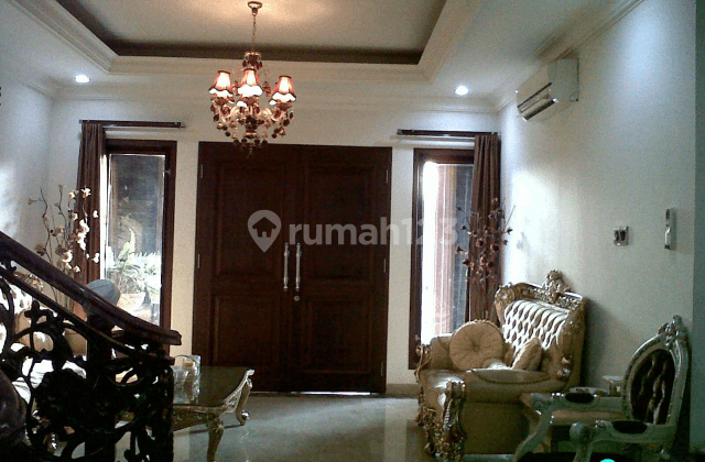 Rumah Mewah 3 lantai, 6 kamar dengan furniture eksklusif 1