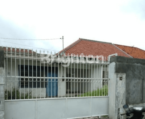 Rumah Surabaya Pusat Halaman Luas 1