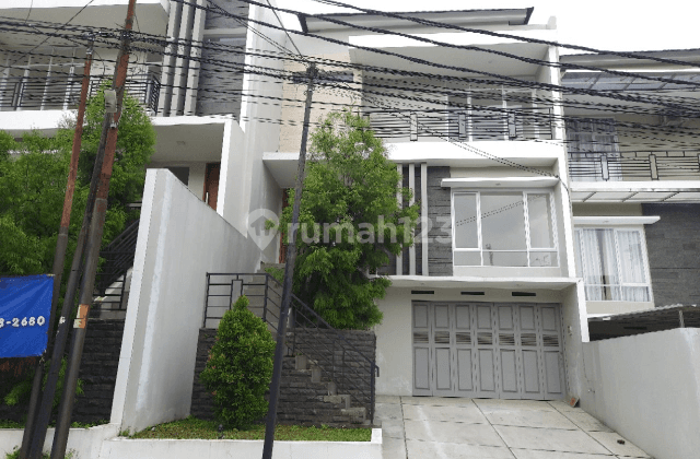 Rumah baru modern split level 2,5 lantai sayap setiabudi 1