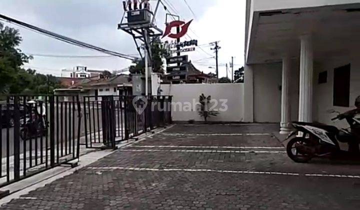 Rumah cocok untuk kantor di jl. Wolter Monginsidi luas tanah 1.600 mt 2