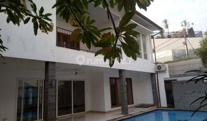 Rumah Cantik Dengan Private Pool Di Kemang 1