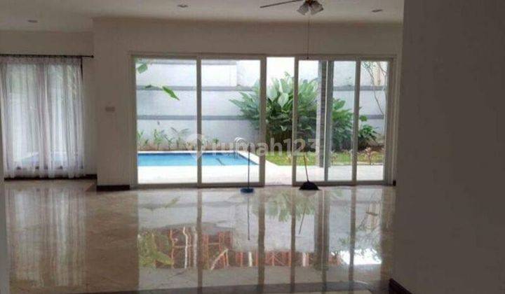 Rumah Cantik Dengan Private Pool Di Kemang 2