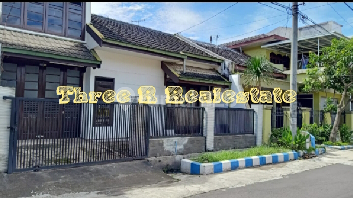 Rumah 2 lantai akses jln mobil dekat masjid harga masih di bawah 1M an 2