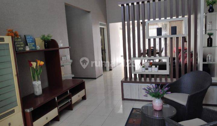 Rumah cantik sangat terawat furnished siap huni 1