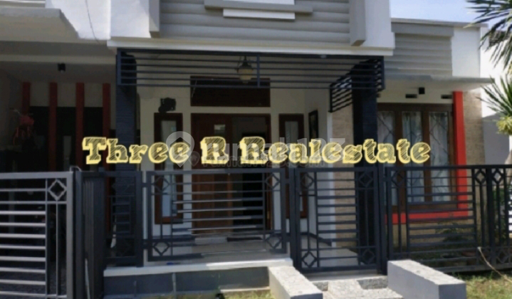 Rumah lantai 2 lokasi tengah kota design manis Rumah lantai 2 lokasi tengah kota design manis