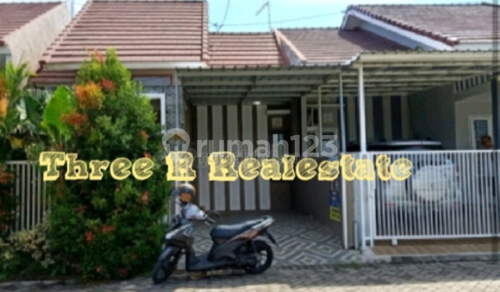Rumah design vintage cluster one gate Sulfat Pandanwangi