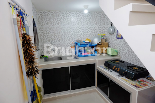 MURAH!!! RUMAH KOST BARU 3 LANTAI KAMAR MANDI DALAM SEMUA  DI AREA KAMPUS DAN MALL